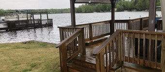 On Lake Time                     Lake Murray Waterfront private boat ramp & dock