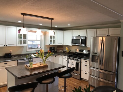 On Lake Time                     Lake Murray Waterfront private boat ramp & dock