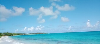Beach Front, Calypso @ Flamingo Bay Rokers Point/Harts