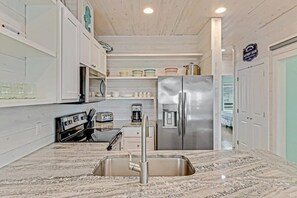 Fridge, microwave, oven, stovetop - Stairway to Seven- Private Pool | Hammocks (Port Aransas)