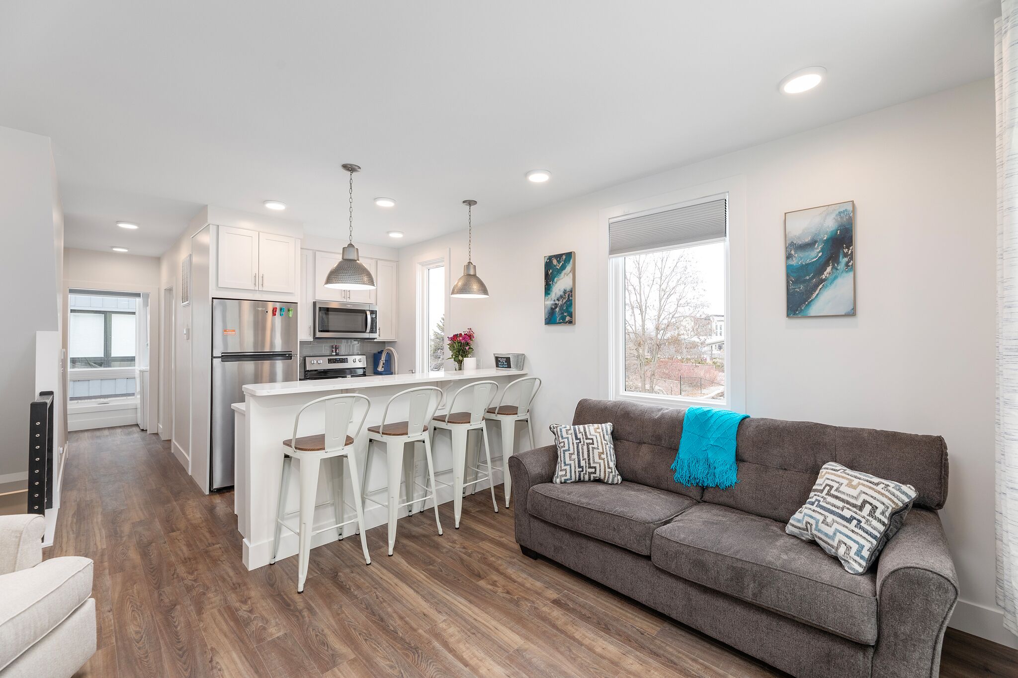 West Bay Hideaway | Downtown | AC | Beach | Rooftop Deck