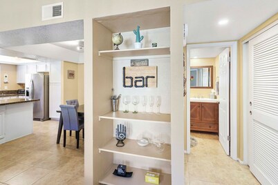 The Cool Cactus Condo with Pool and Jacuzzi