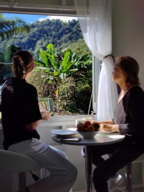 Dining - Acogedor Apartamento a Orillas del rio Guaba. Completamente Equipado (Maricao)