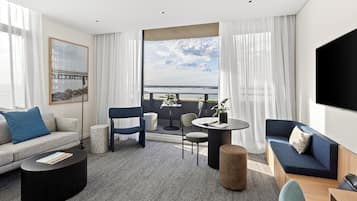 Executive Apartment, 1 Bedroom | 1 bedroom, in-room safe, desk, laptop workspace