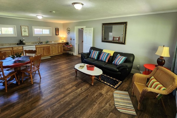 Mountain Point of View Cottage (697)