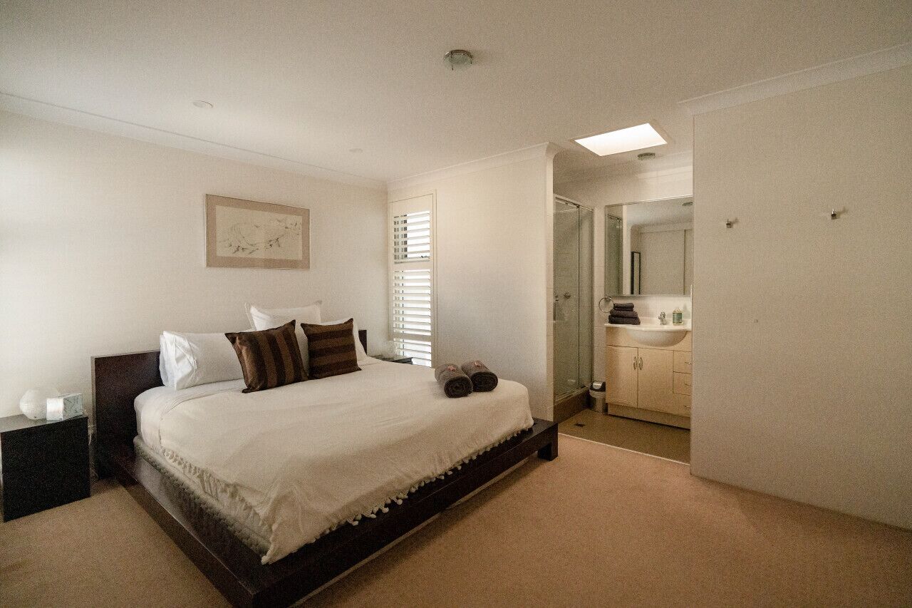 2 bedrooms, iron/ironing board, free WiFi