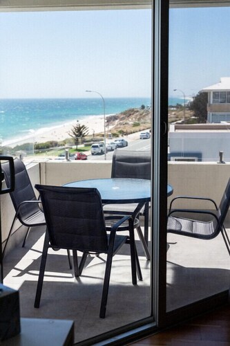 Unit 11 · Cottesloe Beach View Apartments #11