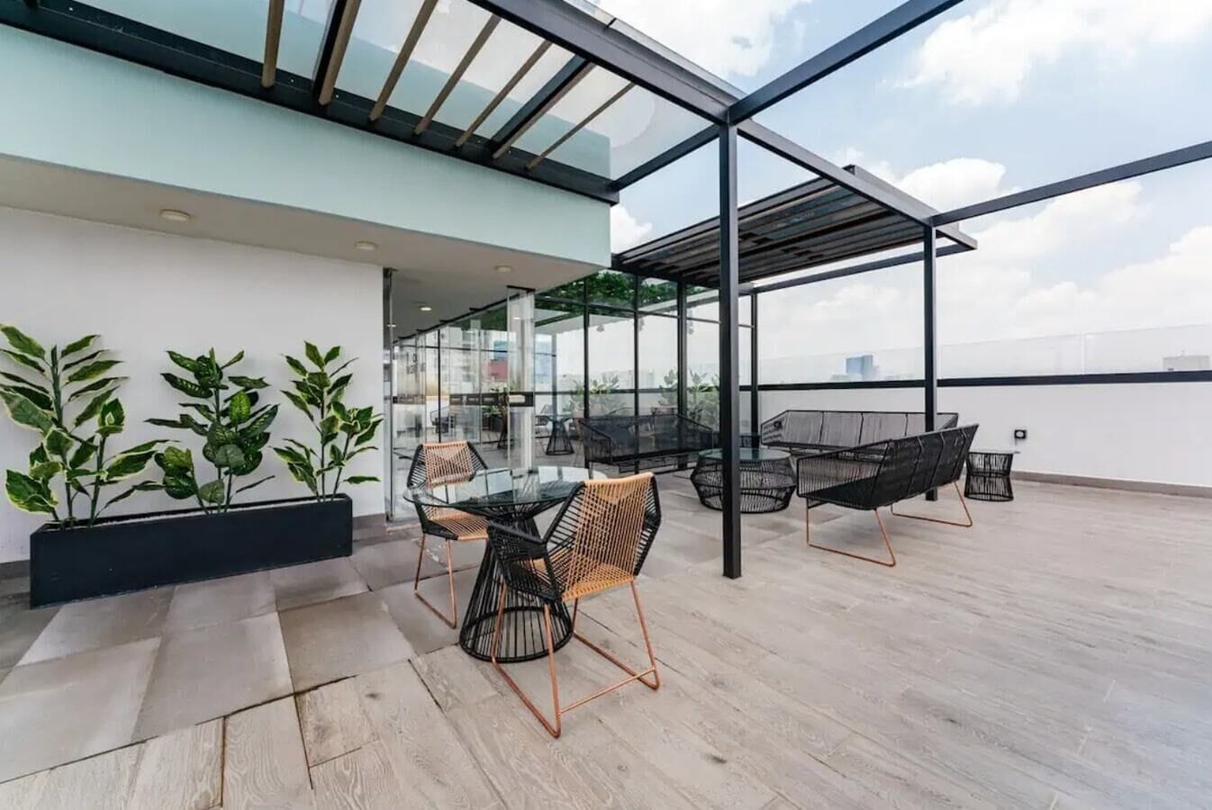 屋外ダイニングエリア