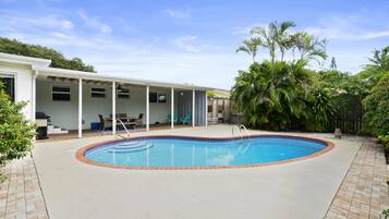 Een verwarmd zwembad