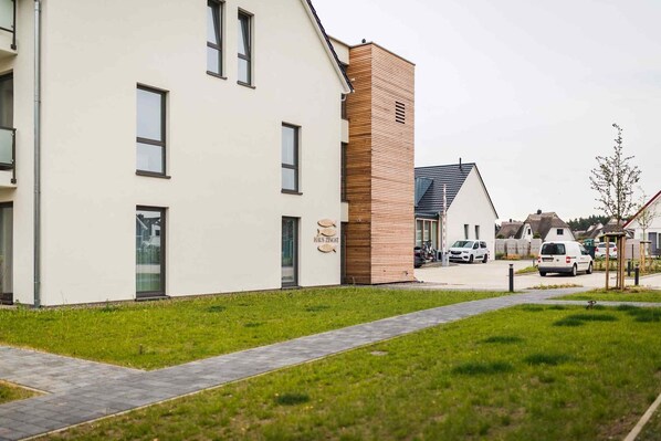 Unclassified image, 1 of 29, button