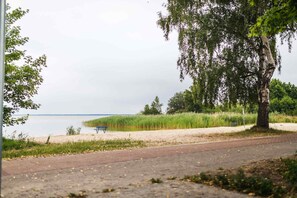 Unclassified image, 4 of 29, button