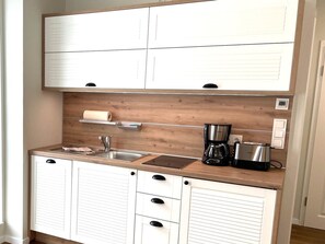 Fridge, stovetop, dishwasher, coffee/tea maker