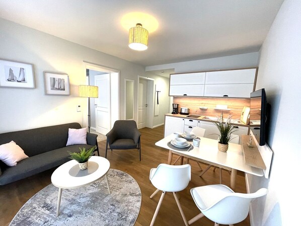 Unclassified image, 1 of 33, button