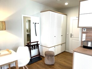 Unclassified image, 3 of 30, button