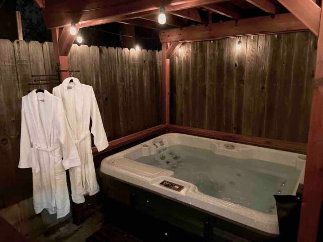 Indoor spa tub