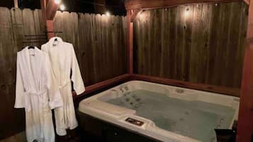 Indoor spa tub