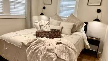 2 bedrooms, desk, iron/ironing board, WiFi (free)