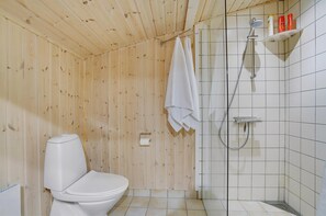 Shower - Stunning home in Unknown with 3 Bedrooms and WiFi (Sæby)