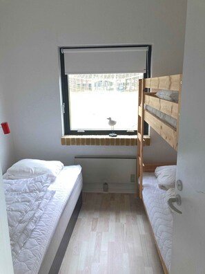 3 bedrooms, iron/ironing board, free WiFi - Cozy holiday home on a large beach plot (Martofte)