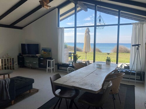 Cozy holiday home on a large beach plot