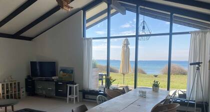 Cozy holiday home on a large beach plot