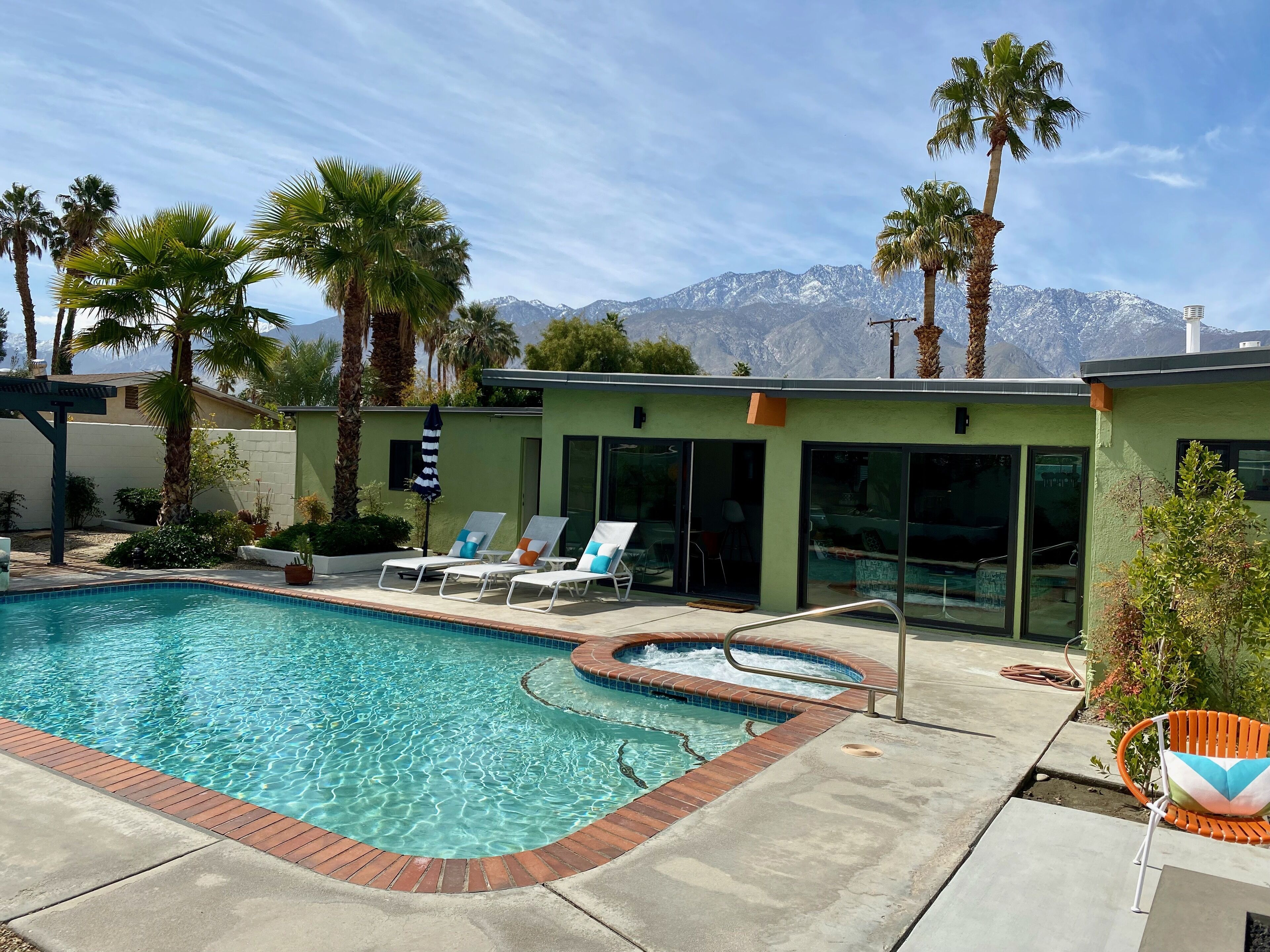 NEW! Beautiful Private Oasis w/ Pool, Spa, Firetable, Mt. Views, & Chefs Kitchen