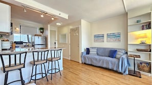 Smart TV - 9th flr Queen Bed Studio, Just 2 min Walk to Queens Beach-☀ Waikiki Grand Hotel® (Honolulu)