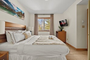 4 Schlafzimmer, Schreibtisch, Reisekinderbett, kostenloses WLAN