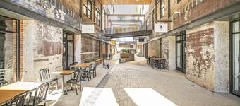 Iconic Morris Ave condo retreat sleeps 6 +rooftop