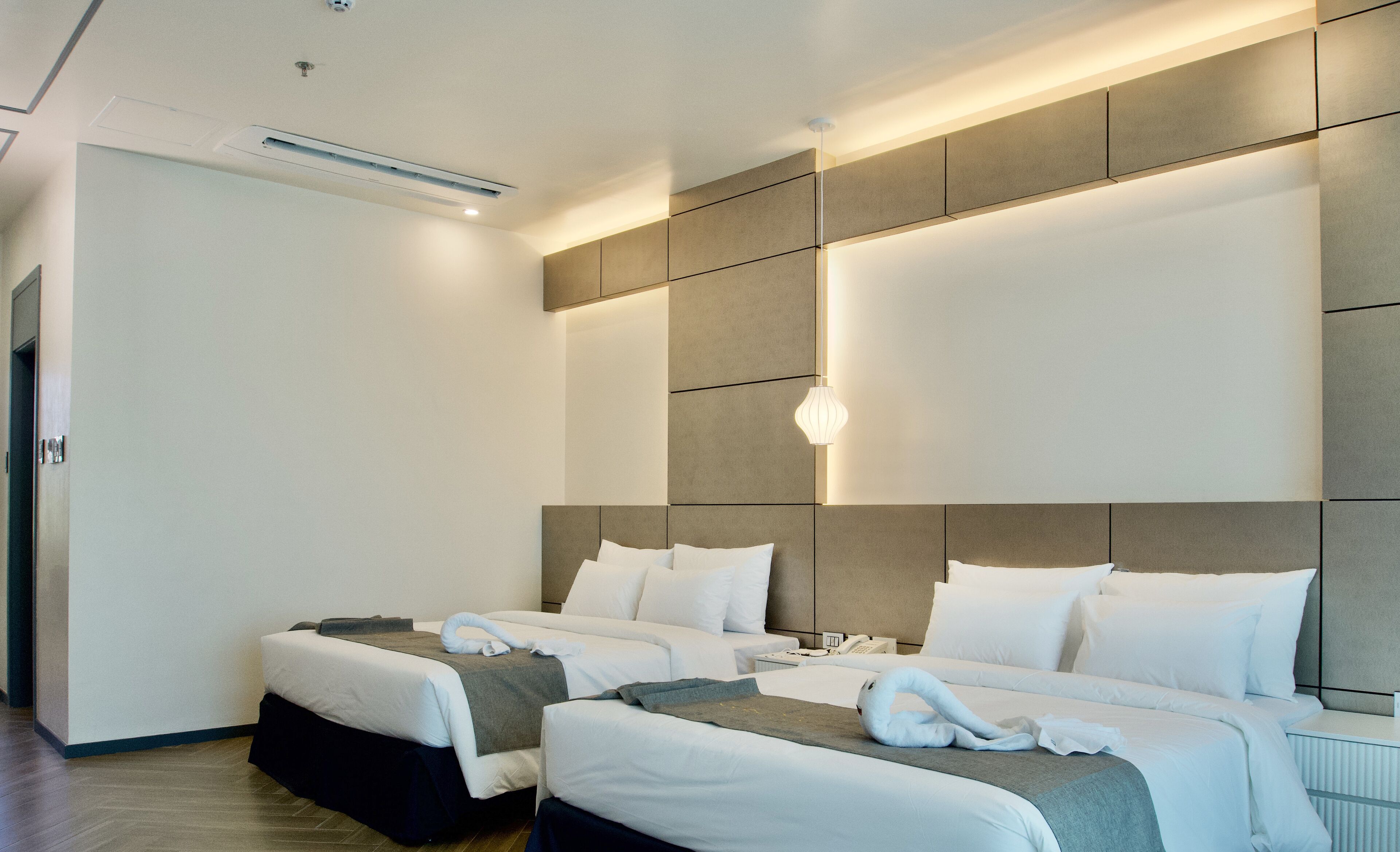 deluxe double room | 1 bedroom, minibar, in-room safe, individually decorated