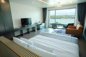 Deluxe Double or Twin Room | Minibar, in-room safe, individually decorated, individually furnished