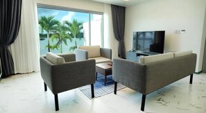 Executive Suite | Minibar, in-room safe, individually decorated, individually furnished