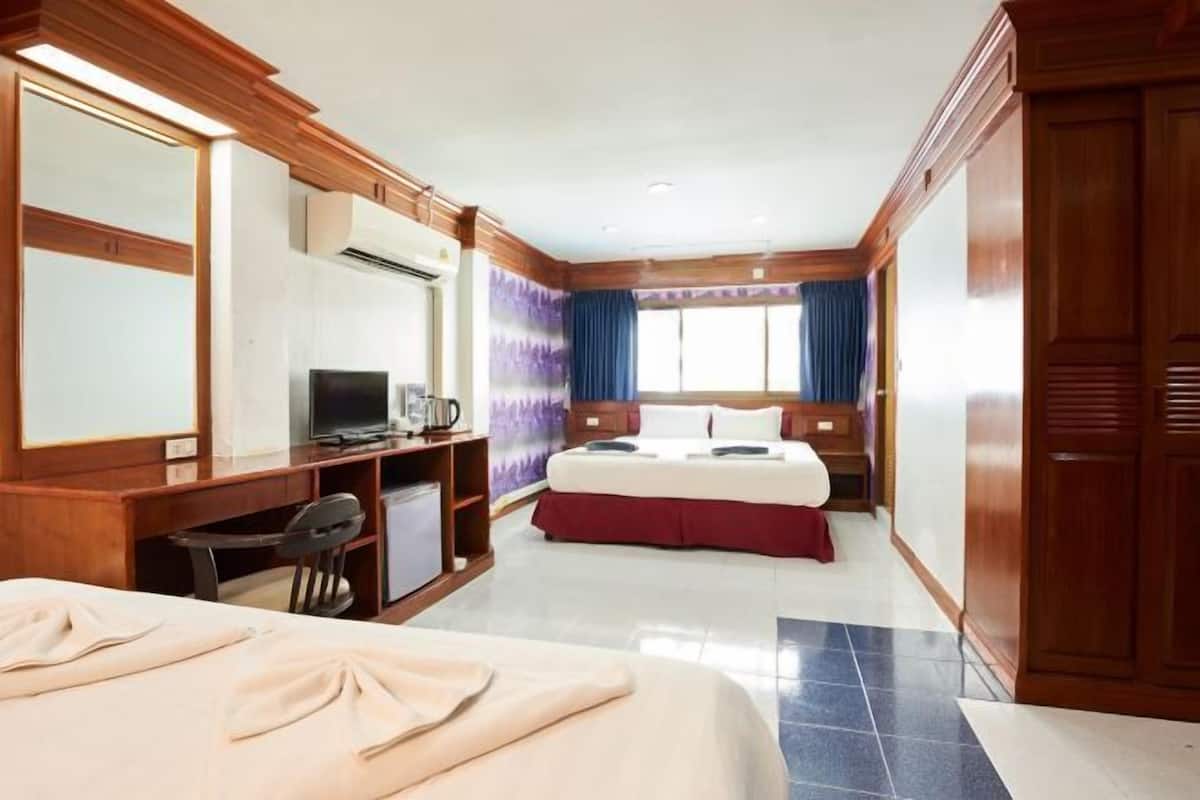 In-room safe, bed sheets