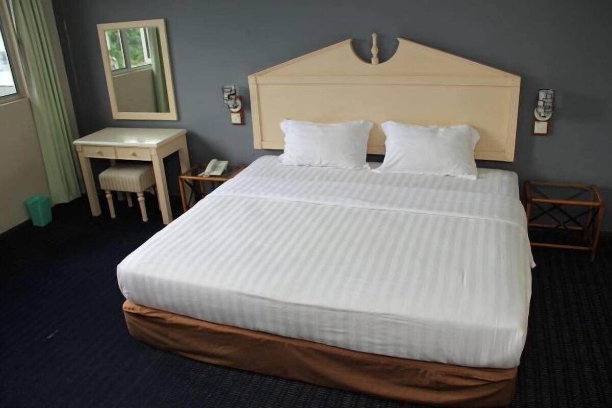 1 bedroom, minibar, desk, free WiFi