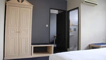 Deluxe suite | Een minibar, een bureau, gratis wifi