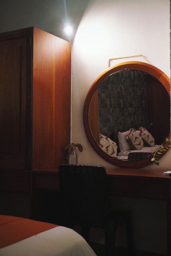A room with a bed, a desk, a mirror, and a cabinet. - APU SAMAY (La Banda de Shilcayo)