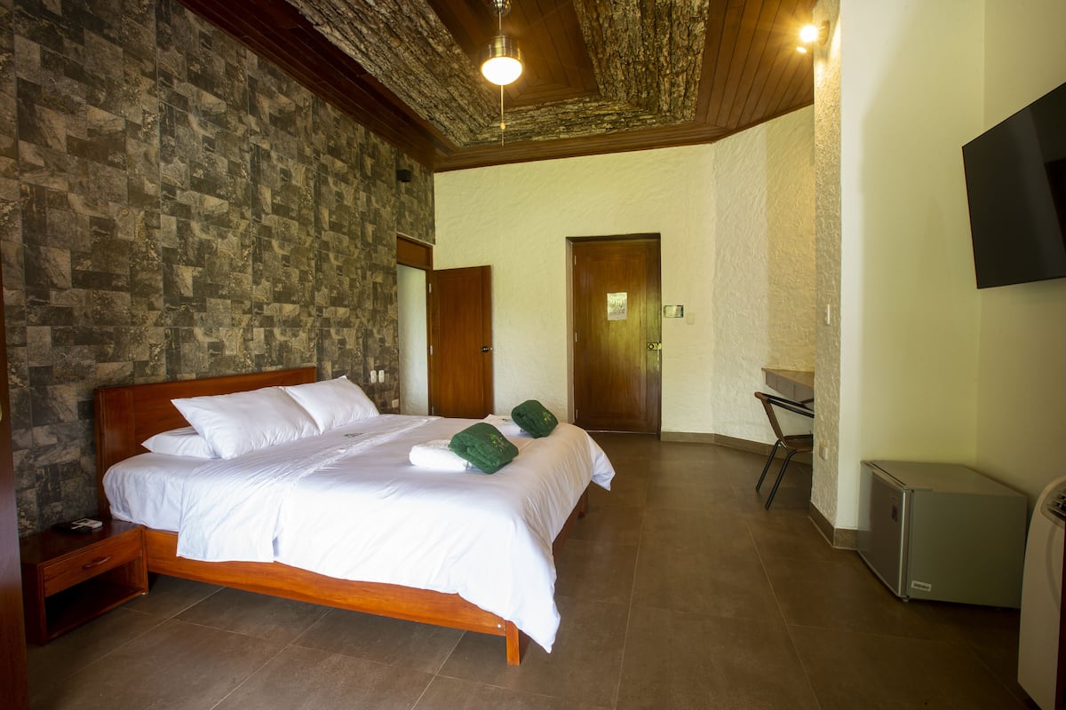 Quarto superior | Roupas de cama premium, Wi-Fi de cortesia, roupa de cama