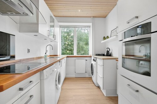 Apartment - Sleeps 4 - Harbour Views - Parking