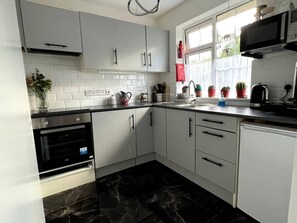 Fridge, microwave, oven, stovetop - Remarkable 2-Bed Apartment in Castlebar (Castlebar)