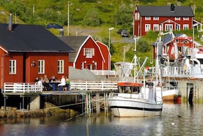 Marina - Rorbu 3-Bed Fishermans Cabin in Straumsjoen (Straumsjoen)