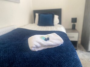 4 室のベッドルーム、WiFi、ベッドシーツ