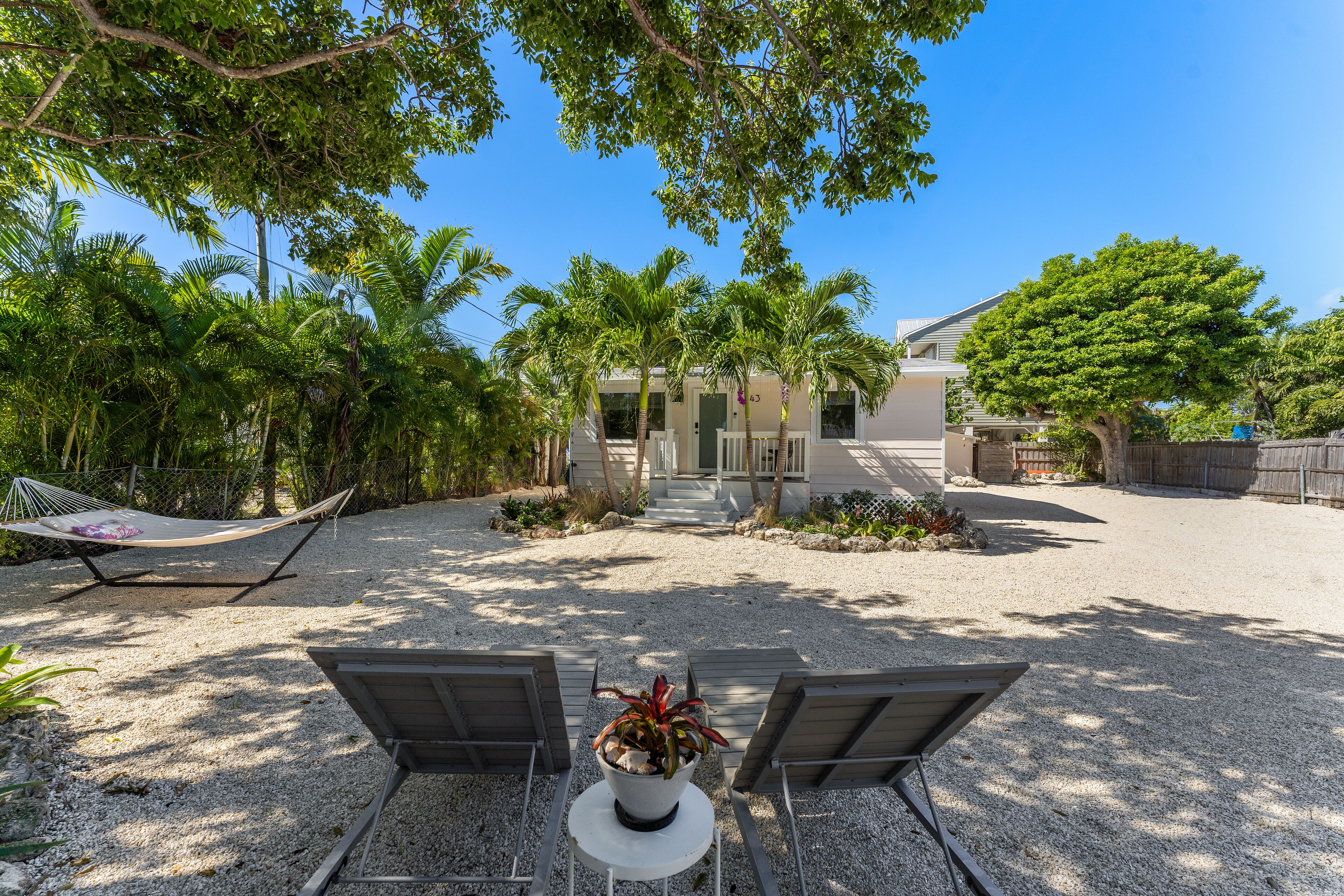 PRIVATE Home with Full Kitchen, Huge Yard & Hot Tub. Bring Your Boat, RV Parking