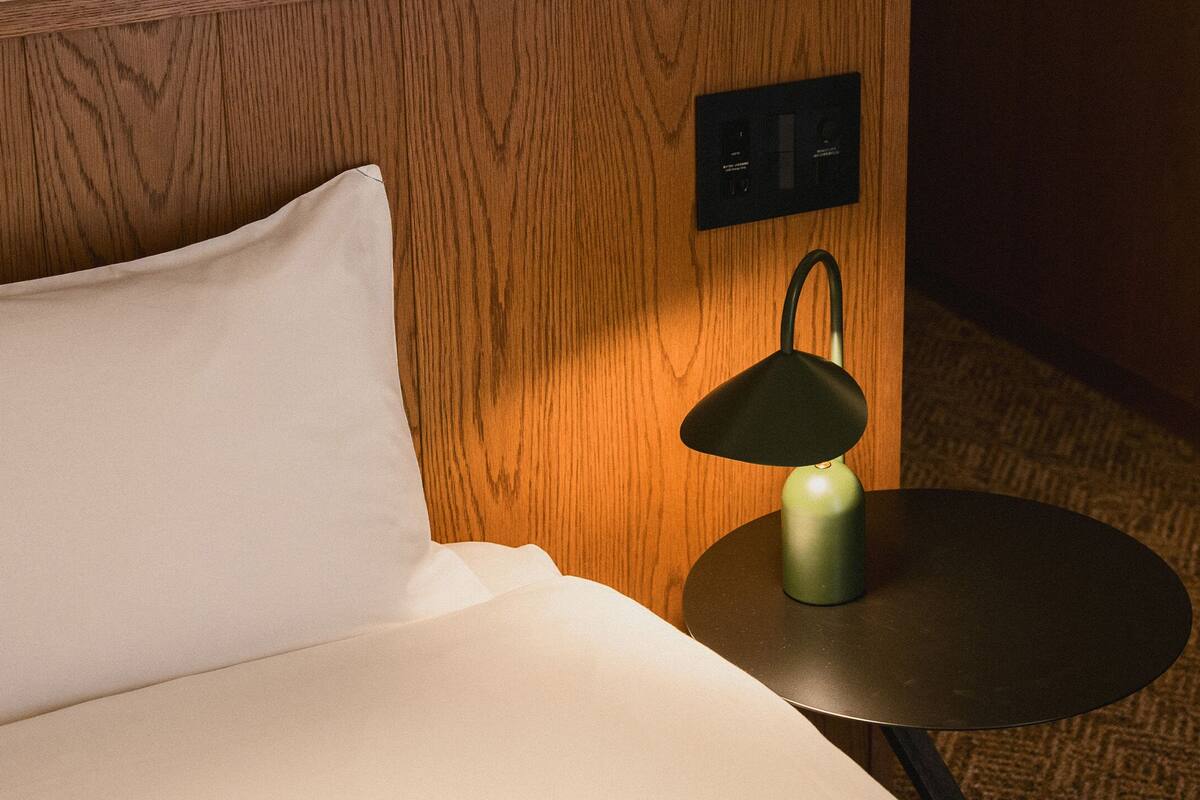 Premium Single Room | WiFi (free), bed sheets