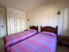 4 bedrooms, iron/ironing board, internet - Cozy family house with large garden (l'Escala)