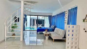 Loft Keluarga, 2 kamar tidur, teras, di pinggir kolam renang | 1 kamar tidur, seprai premium, dan didekorasi berbeda-beda