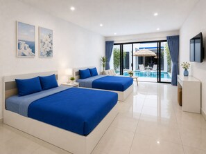 A hotel room with two beds, a TV, a pool area with a table and chairs, and a view of the outdoors. - Mona Lisa pool villa (Pattaya)