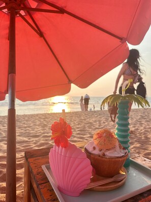 LiegestĂŒhle, Sonnenschirme