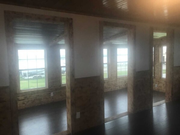 Interior - Wanna Get Away (Freeport)