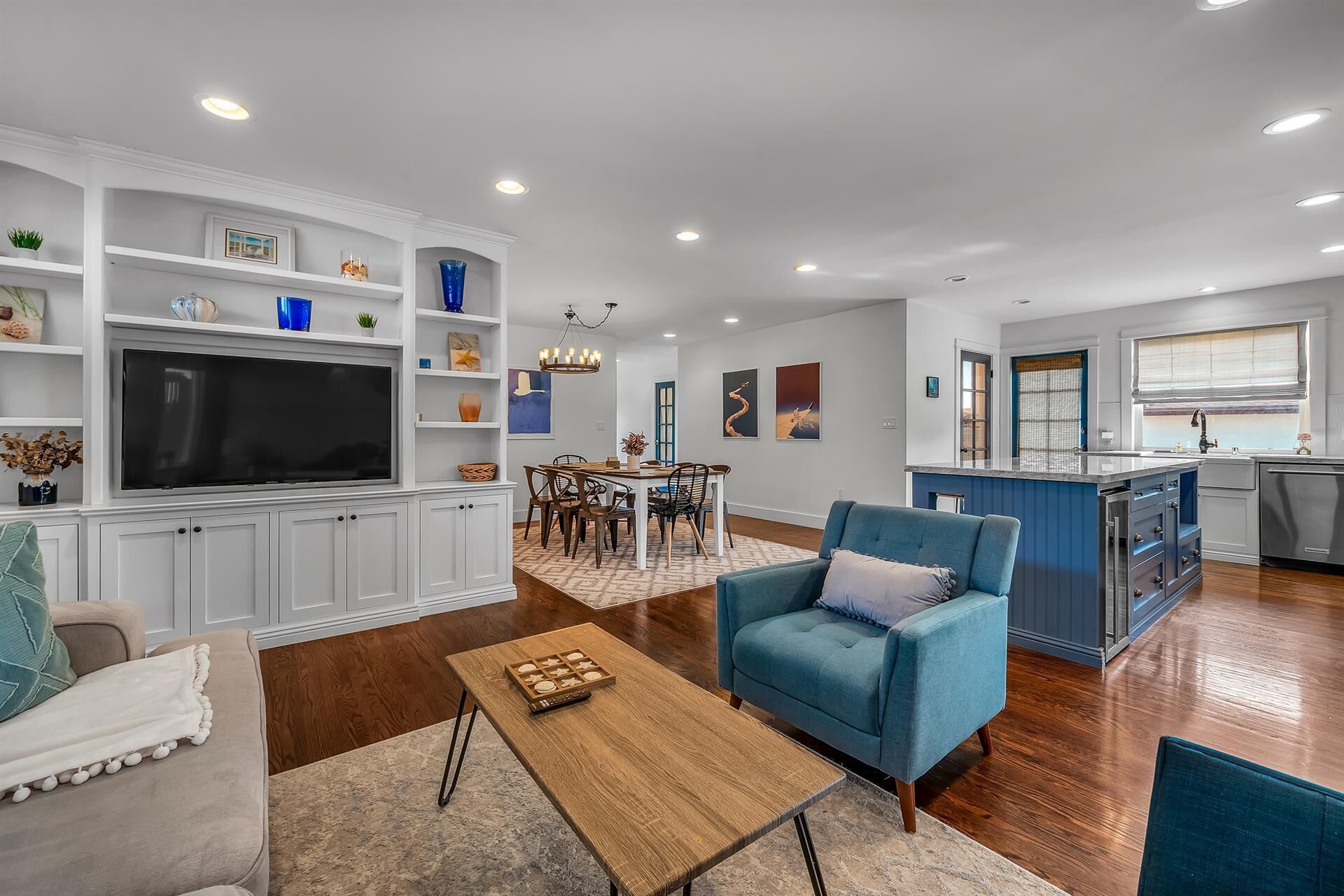 Modern 3 BRDM Family Home, near the beach/LMU/LAX