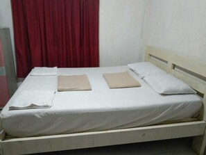 Economy Single Room | Free WiFi - Jolitosplace Homestay (Daanbantayan)